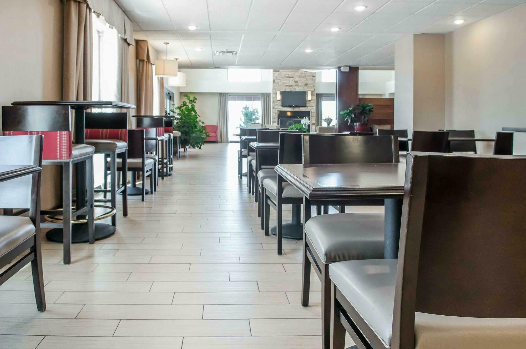 Comfort Suites Farmington Esterno foto