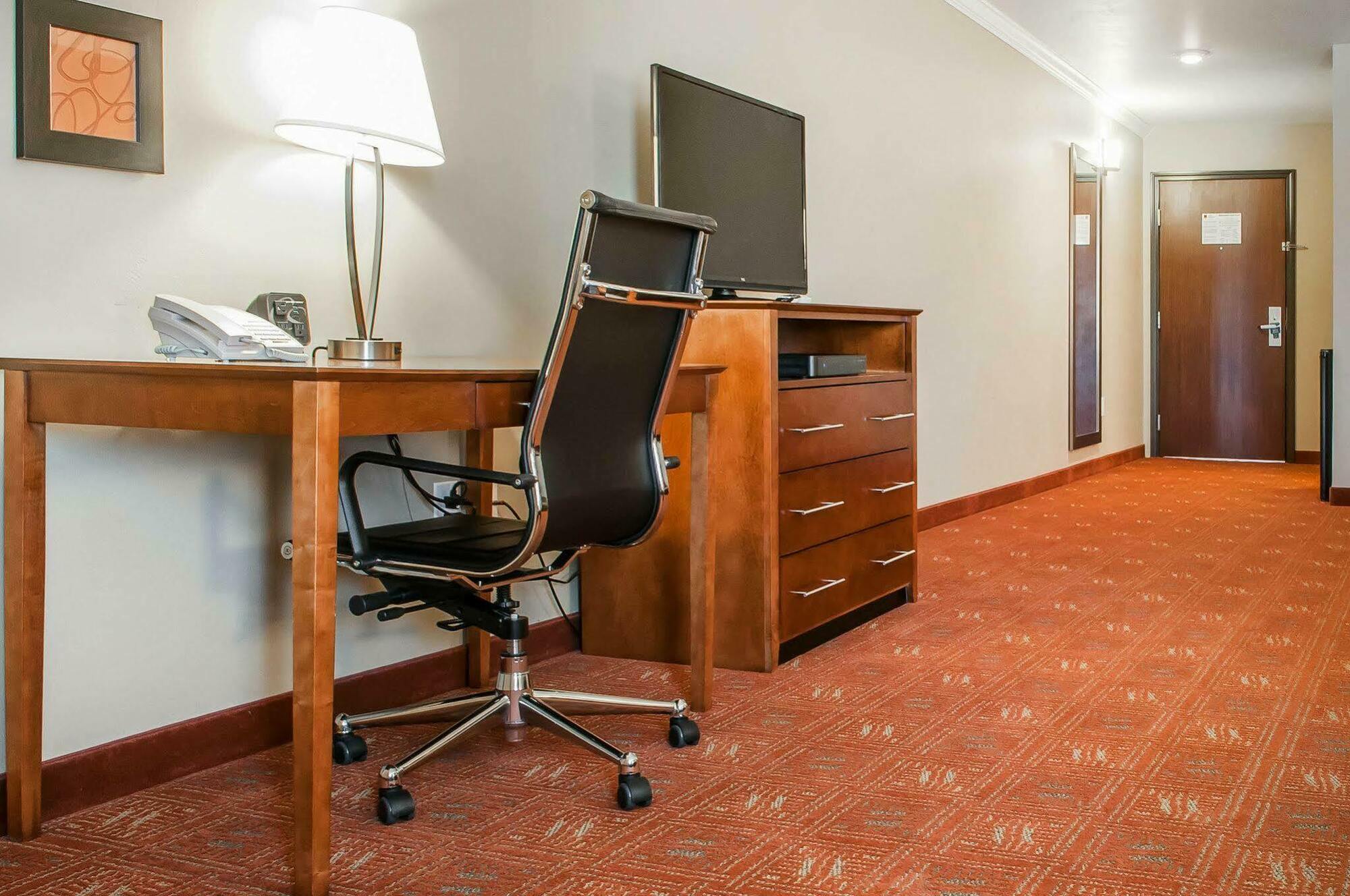 Comfort Suites Farmington Esterno foto